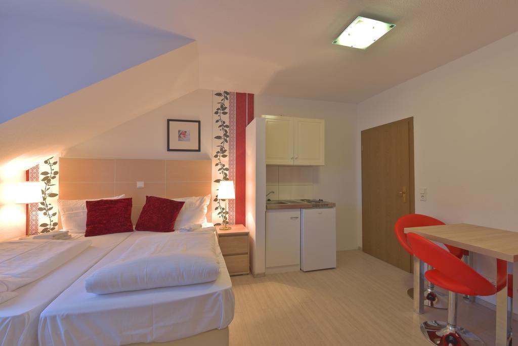 Pension Alt-Finthen Hotel Mainz Room photo